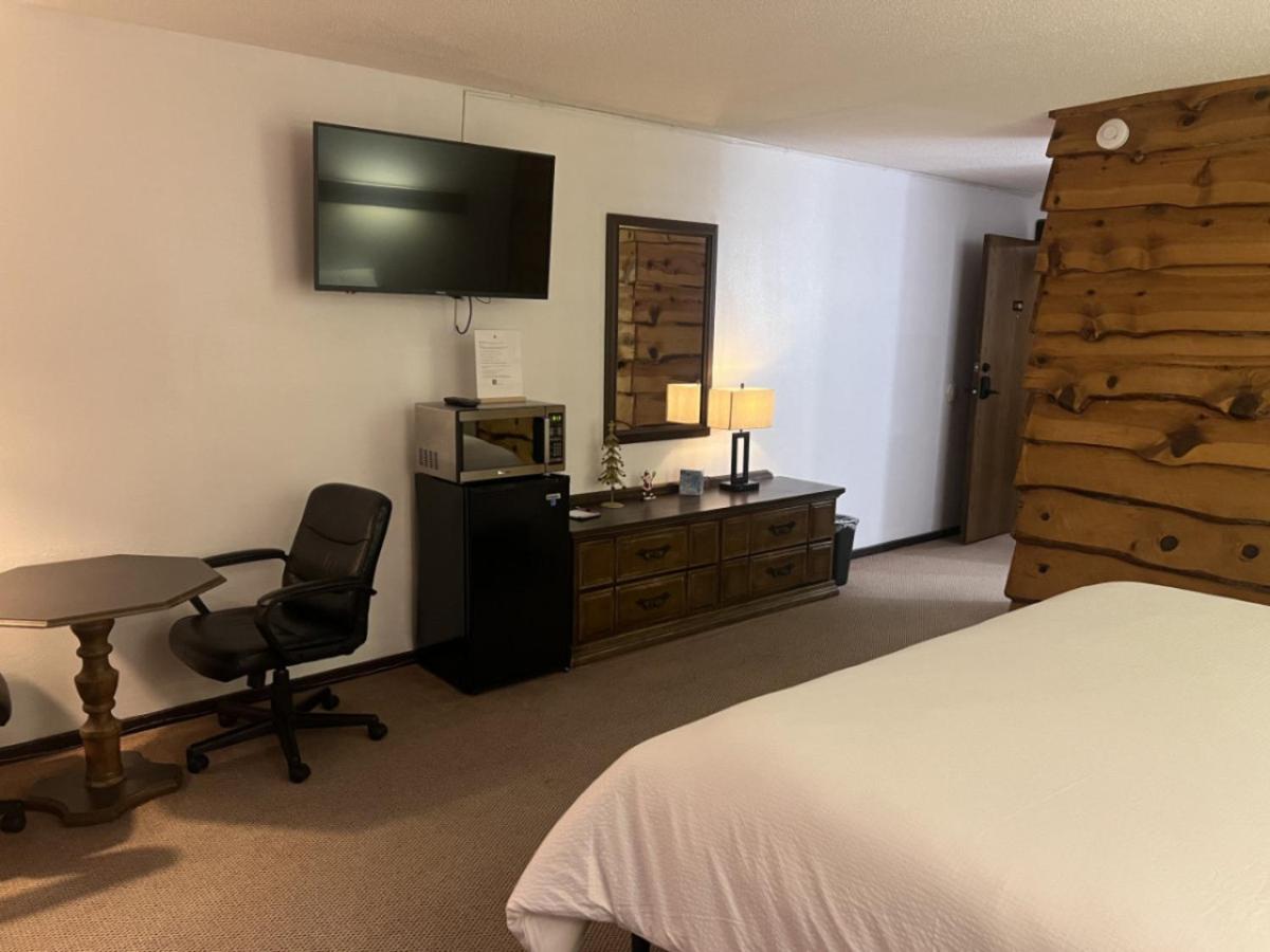 Bridge Inn Tomhawk - 2Nd Floor, 1 King Size Bed, Balcony, River View Tomahawk Dış mekan fotoğraf